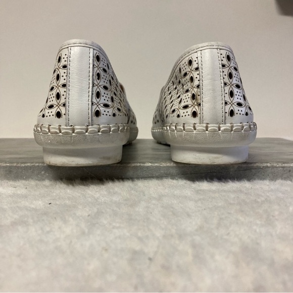 Volks Walkers Slip On Loafers White Leather Size 8.5 Perforated Open Design - Picture 4 of 10